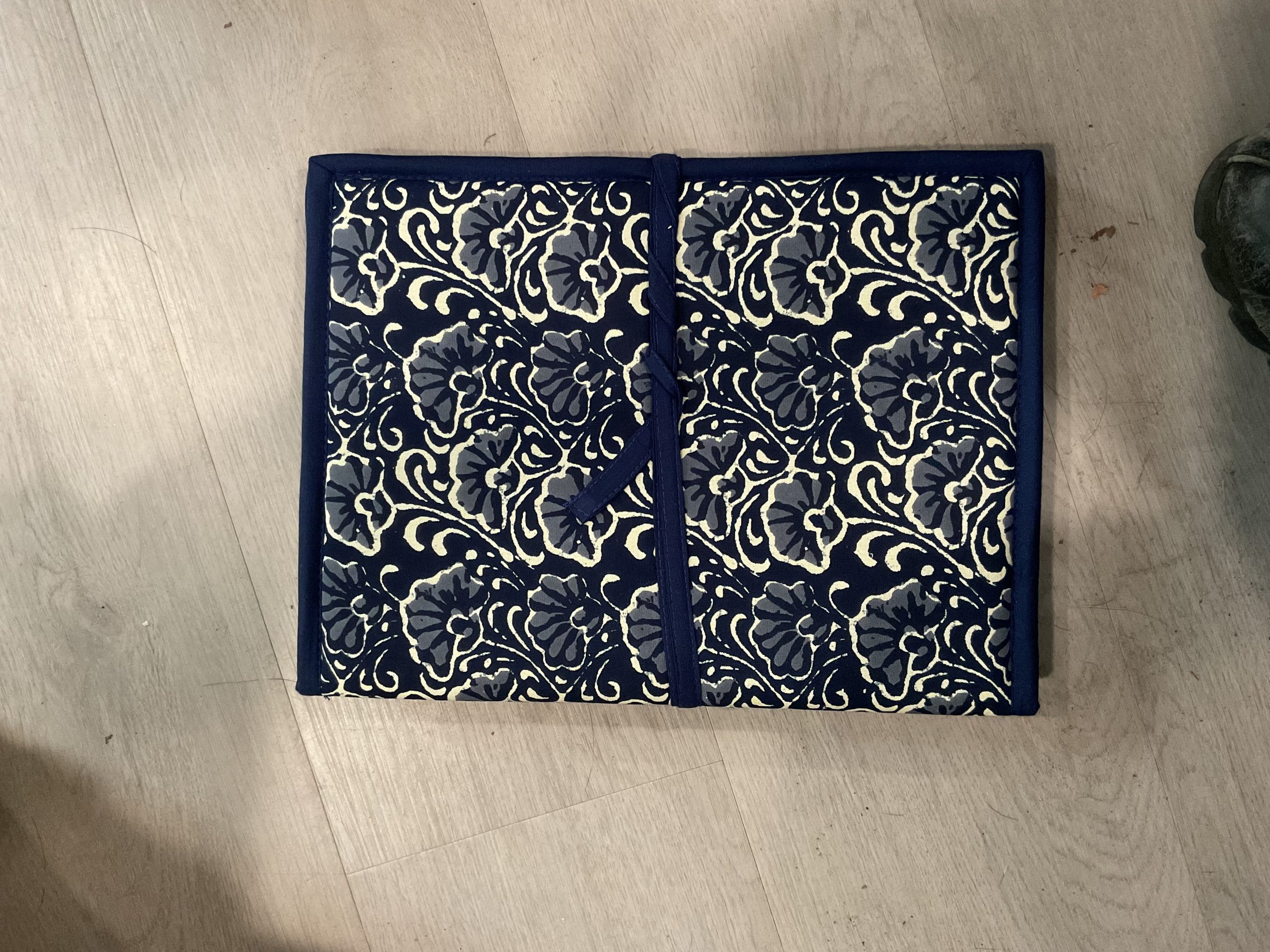 Block printed fabric folders - Image 3