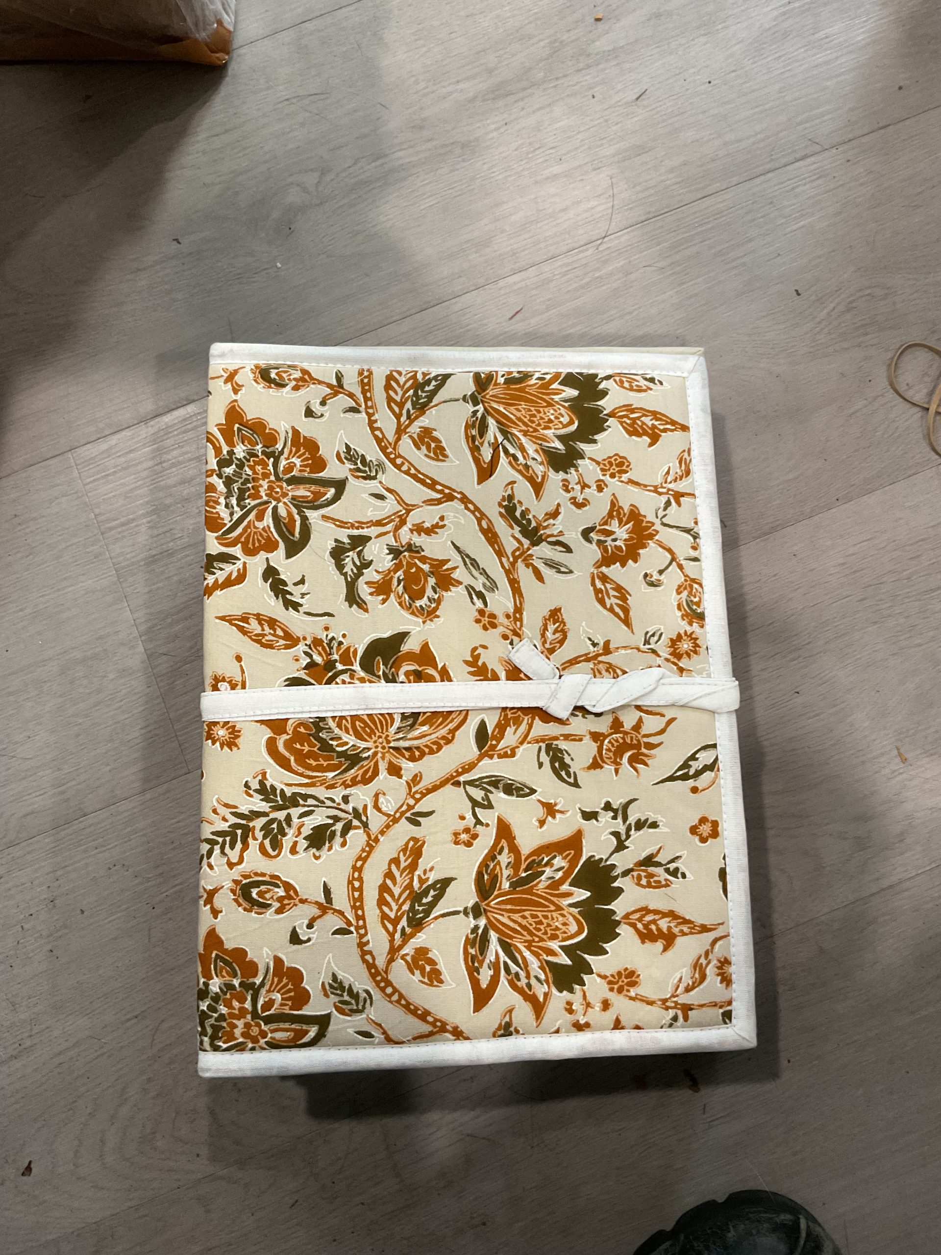 Block printed fabric folders - Image 7